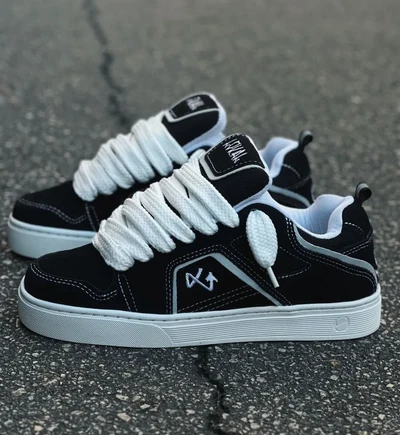 Tesla x Lokal Big Preto/Branco 01